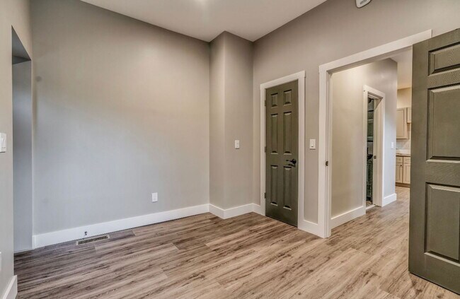 Building Photo - 122 N Evaline St