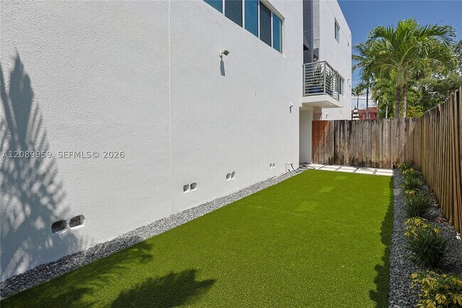Building Photo - 7520 SW 59th St