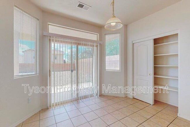 Building Photo - 2420 Falesco Dr SE