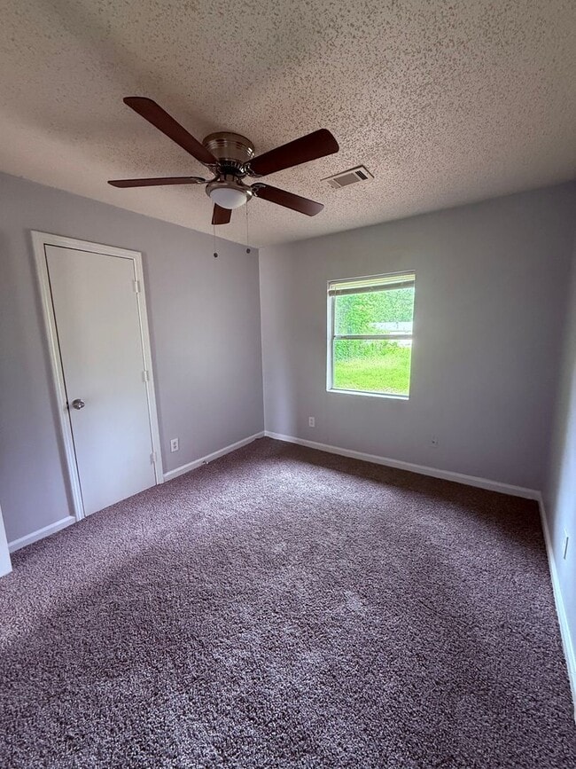 Building Photo - 9110 Woodford Dr