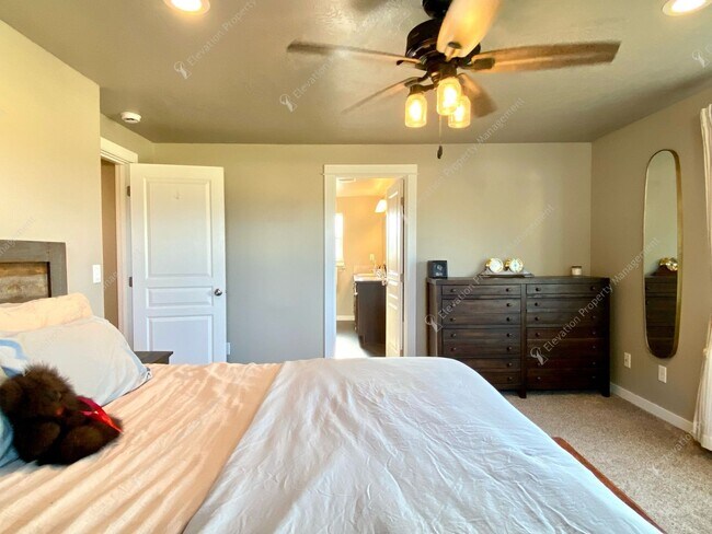 Building Photo - * Coming Soon * Beautiful Unfurnished 3-Be...