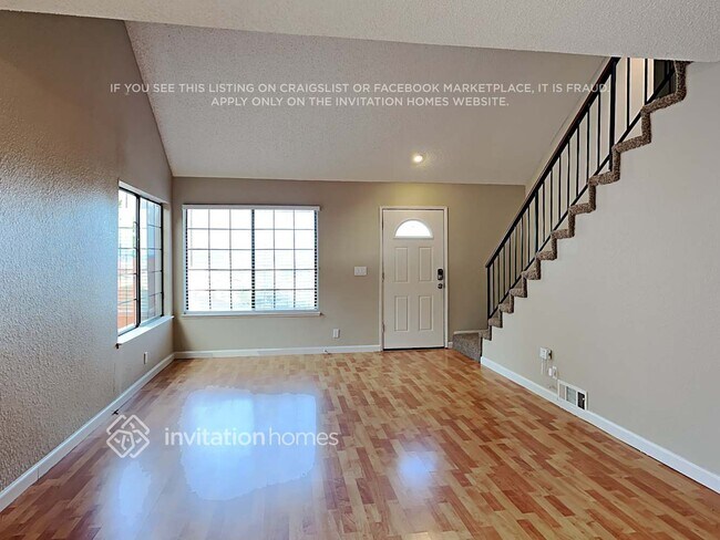 Building Photo - 120 Persimmon Dr