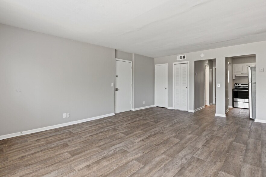 Building Photo - 800 Anderson Ln