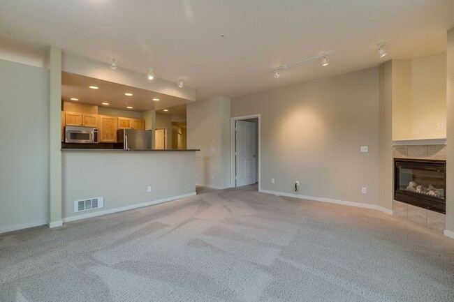 Building Photo - Spacious 2 bedroom Condo in Downtown Redmond