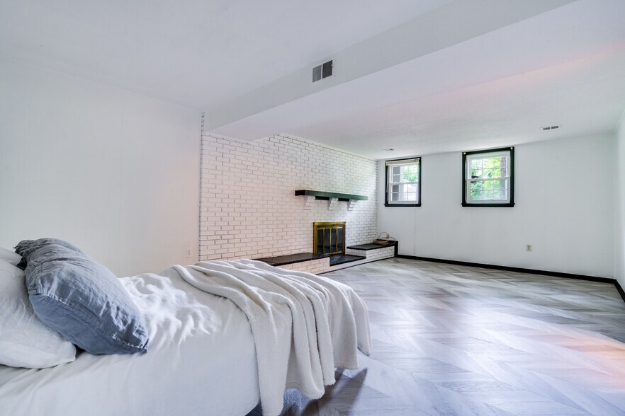 LL Rec Room - 15012 Olddale Rd