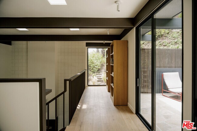 Building Photo - 5649 Valley Oak Dr