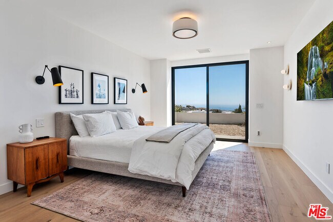 Building Photo - 3616 Shoreheights Dr