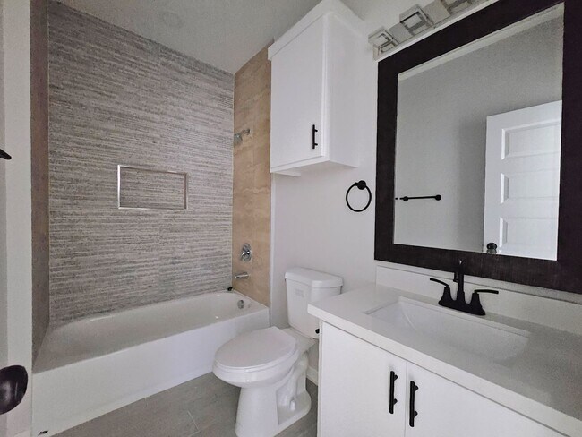 Building Photo - 1019 N Woodson Ave