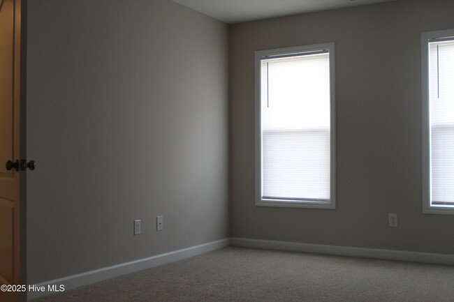Building Photo - 306 Saratoga Ln