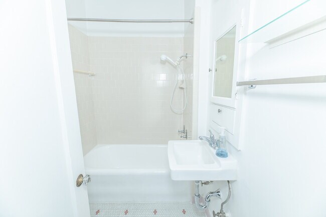 Building Photo - 840 York Apartments