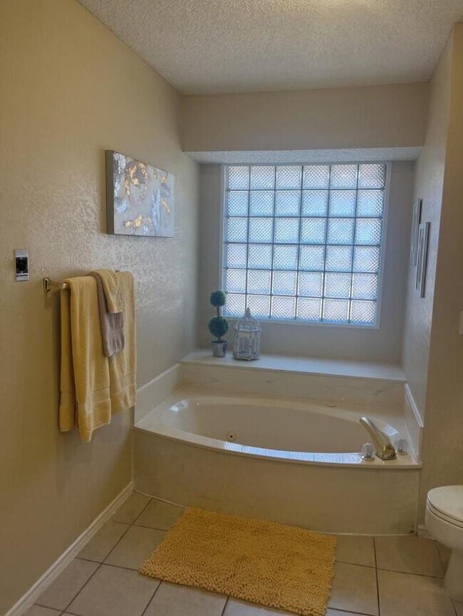 Building Photo - 6302 Meadowmere Ln