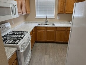 Building Photo - FRESHLY PAINTED*NICE AND UPGRADED*OPEN FLO...