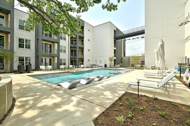 Building Photo - 4801 Springdale Rd