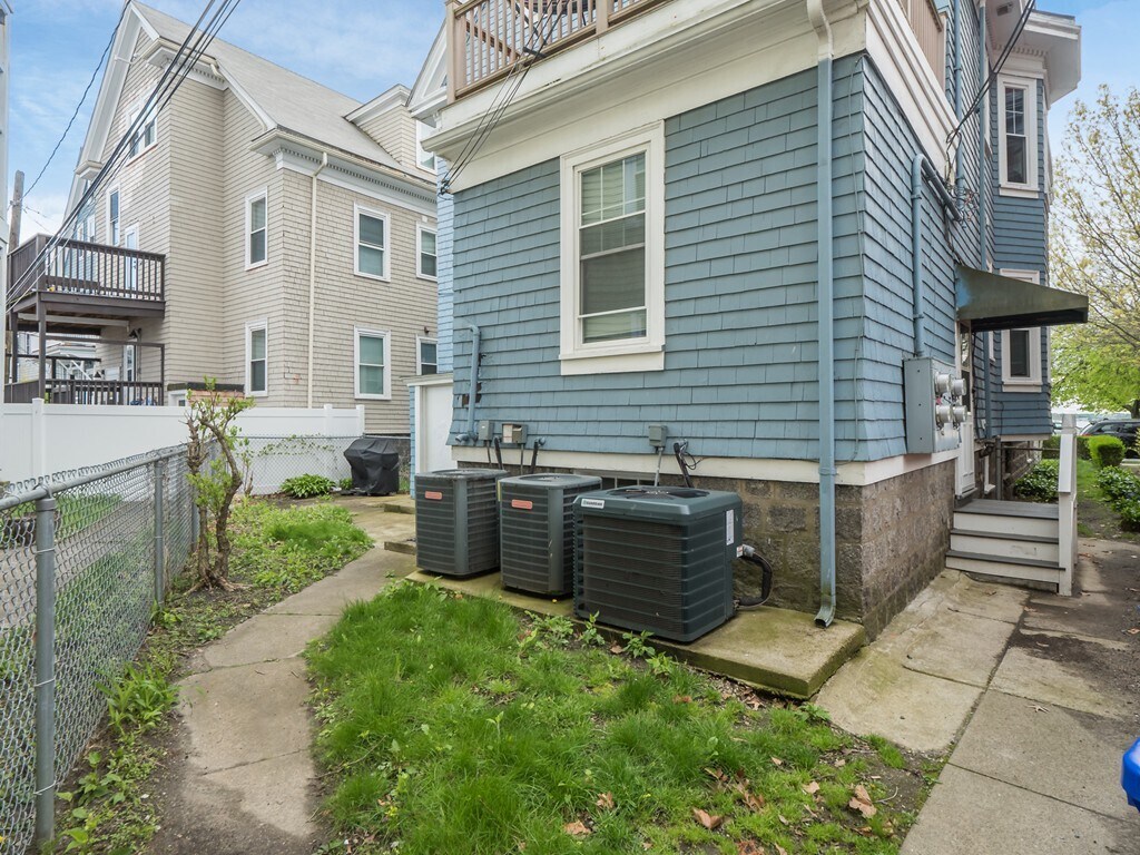 Building Photo - 777 Columbia Rd