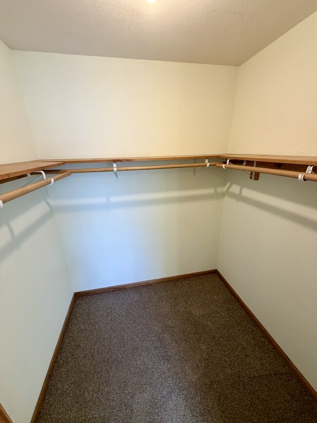 Building Photo - 571 SE 115th Rd