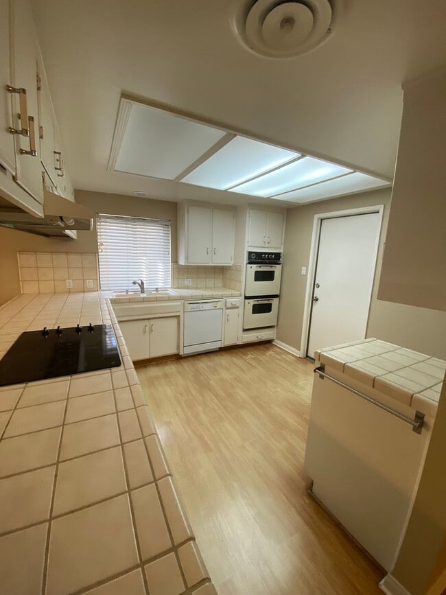 Building Photo - House for Rent