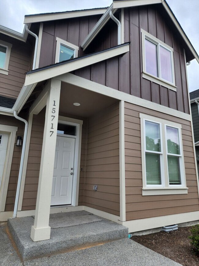 Building Photo - 15717 View Dr Ct SE