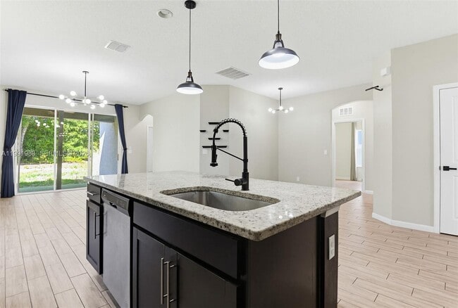 Building Photo - 1034 Chelan Falls Dr