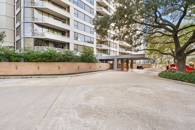 Building Photo - 14 Greenway Plz