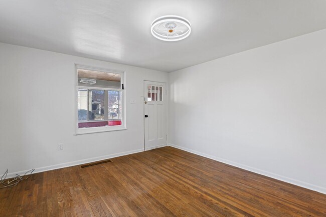 Building Photo - 117 River Ave