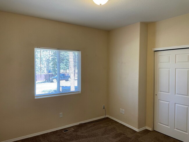 Building Photo - Adorable 3 Bedroom Home in Woodland Park
