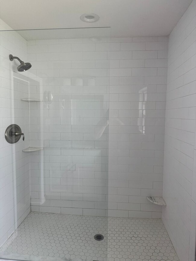 Building Photo - Remodeled South Tampa Home