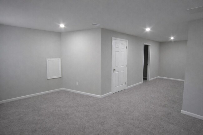 Building Photo - 117 WYTHE Way