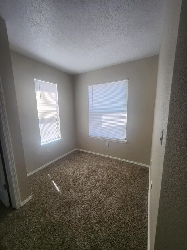 Building Photo - 7720 Ranchwood Dr NW