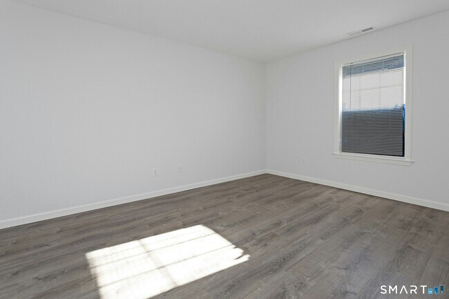 Building Photo - 377 Hope St