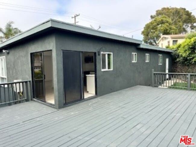 Building Photo - 620 25th St