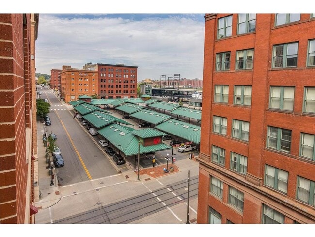 Building Photo - 270 4th St E