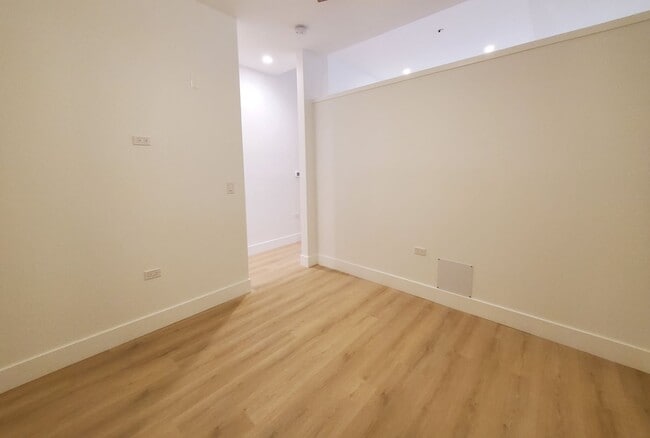 Building Photo - 3322 N Halsted St