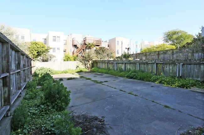 Building Photo - 144 10th Ave