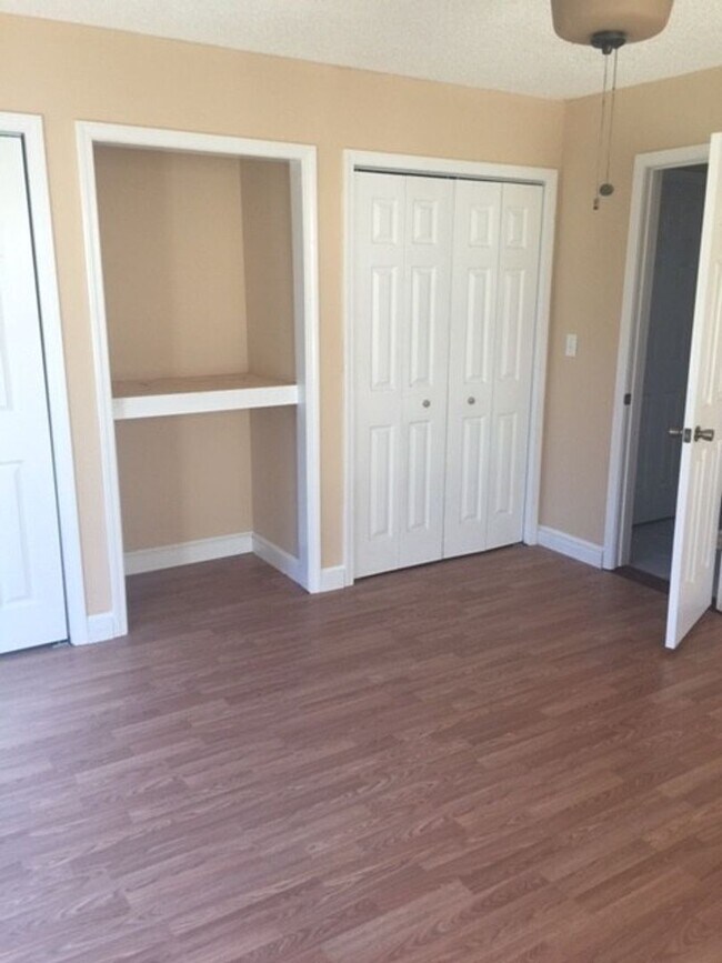 Building Photo - 210 Pineleaf Ln