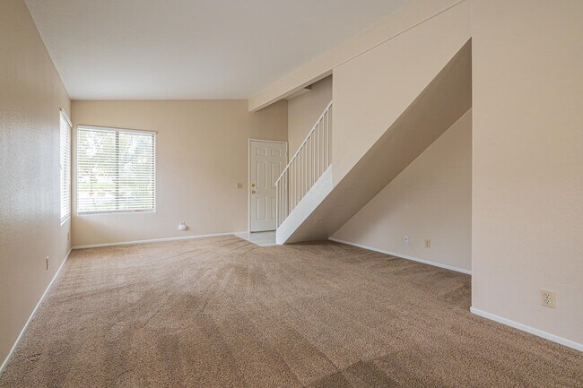 Building Photo - 450 Tava Ln