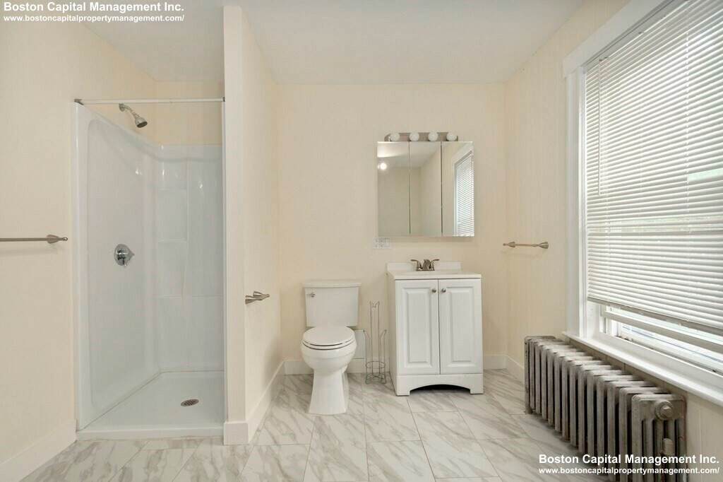 Building Photo - 86 Elm St