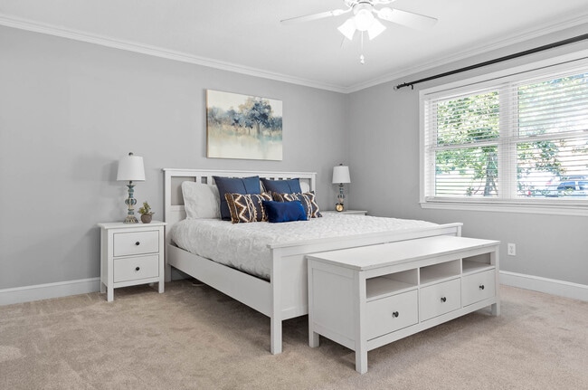 Building Photo - 2483 Shenandoah Dr