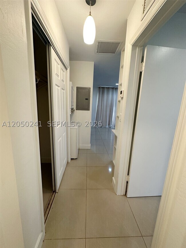 Building Photo - 317 US-1