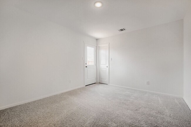 Building Photo - 6829 Chert Chase