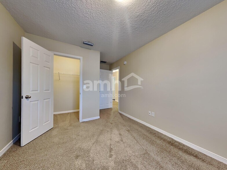 Building Photo - 7652 Vandalay Dr