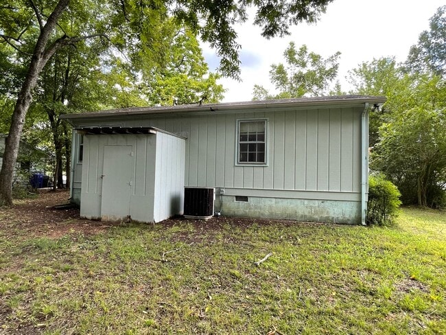 Building Photo - Charming 2br house on the Northside of Cha...