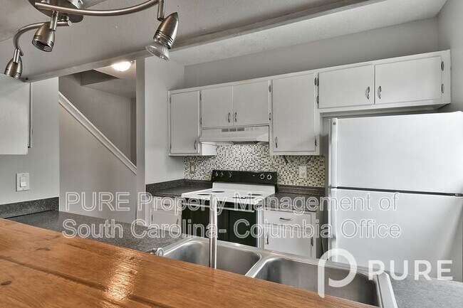 Building Photo - 144 Springwoods Lake Dr