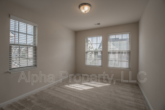 Building Photo - 438 Christiane Way