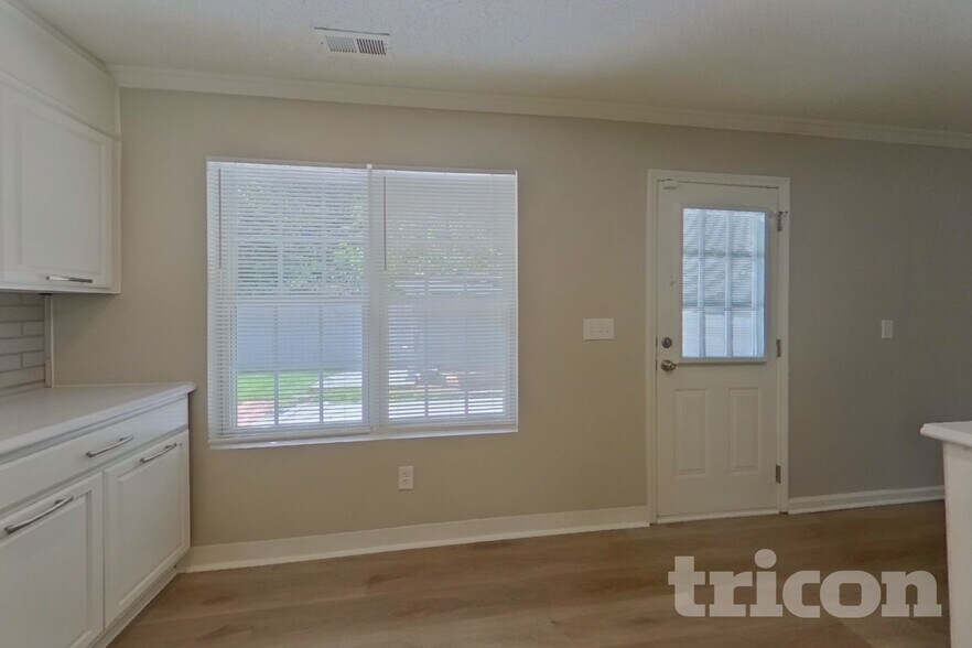 Building Photo - 636 Sadler Glen Dr