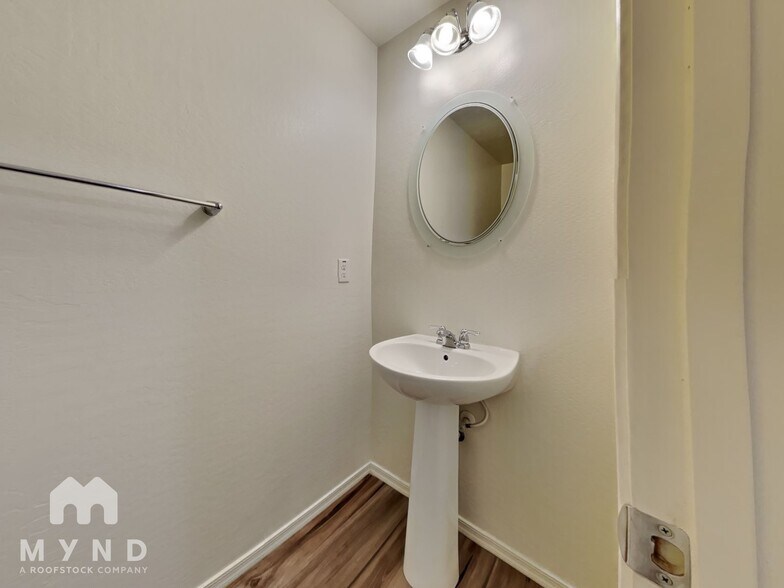 Building Photo - 11678 N 166th Dr