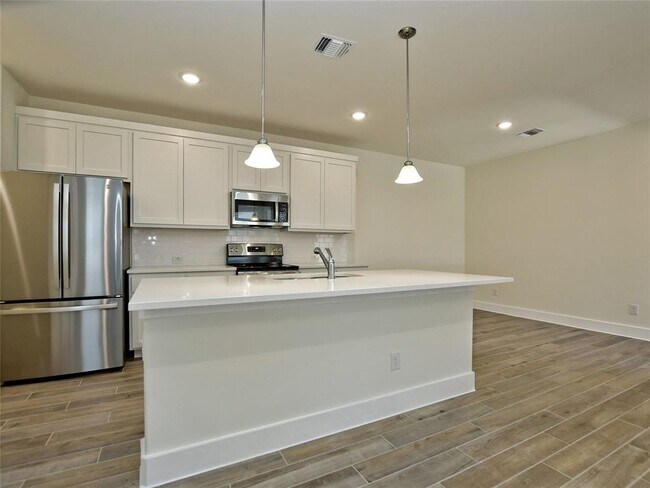 Building Photo - 412 Parkline Dr