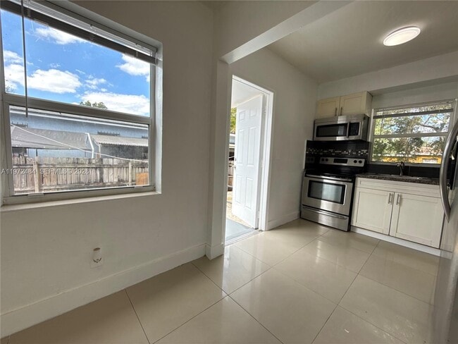 Building Photo - 911 NW 57th St