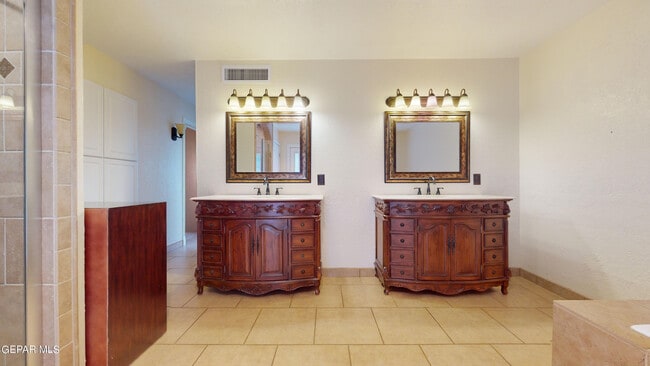 Building Photo - 801 Claravista Ln