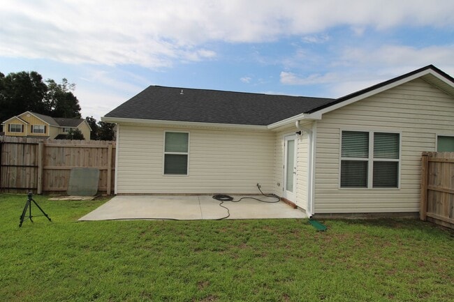Building Photo - Coming Soon! 3 Bedroom Duplex with Garage!