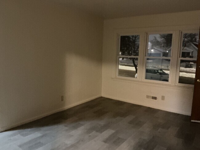 Building Photo - 4334-36 W Villard Ave